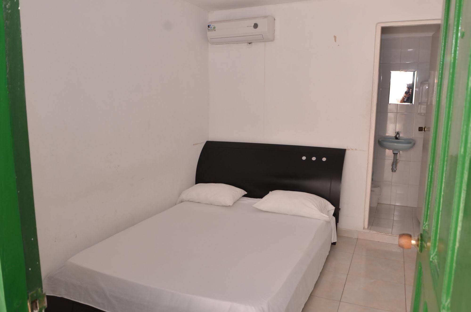 Hotel Vargas Airport Cartagena Exterior foto